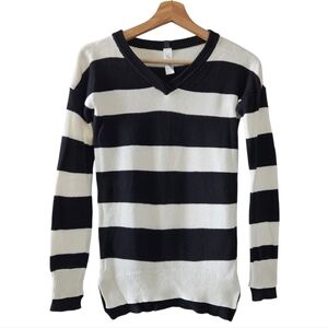 Ivviva By Lululemon Thick Black And White Striped Tunic Sweater Girls Size 10